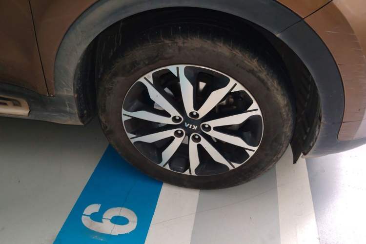 Used Kia KX5 2017 1.6T Automatic Two-Wheel Drive 15th Anniversary Special Edition DLX Right Front Wheel Hub