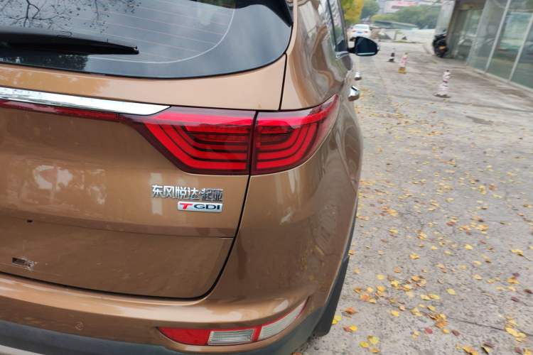 Used Kia KX5 2017 1.6T Automatic Two-Wheel Drive 15th Anniversary Special Edition DLX Right Rear Taillight