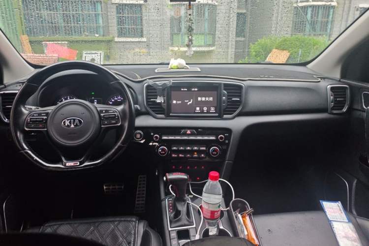 Used Kia KX5 2017 1.6T Automatic Two-Wheel Drive 15th Anniversary Special Edition DLX Center Console