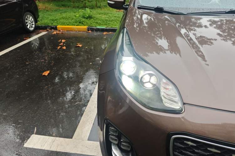 Used Kia KX5 2017 1.6T Automatic Two-Wheel Drive 15th Anniversary Special Edition DLX Right Front Headlight