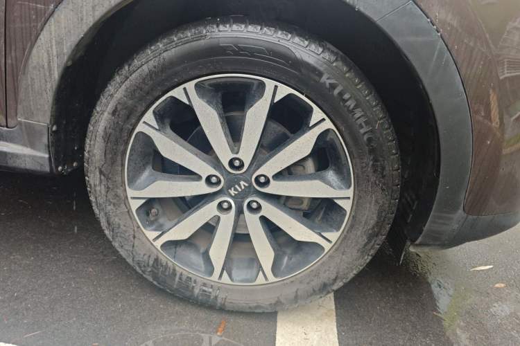 Used Kia KX5 2017 1.6T Automatic Two-Wheel Drive 15th Anniversary Special Edition DLX Right Front Wheel Hub