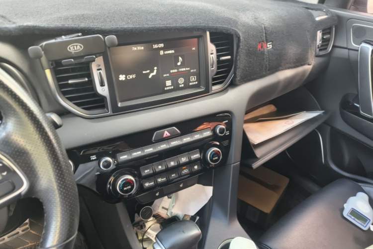 Used Kia KX5 2017 1.6T Automatic Two-Wheel Drive 15th Anniversary Special Edition DLX Audio And AC Panel