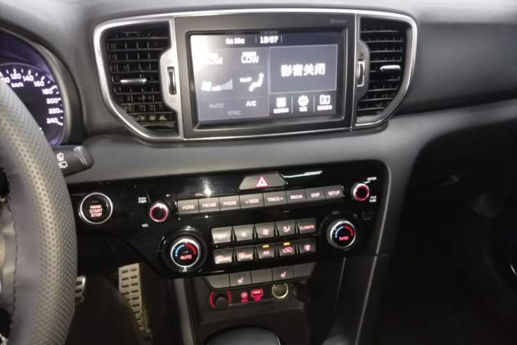 Used Kia KX5 2017 1.6T Automatic Two-Wheel Drive 15th Anniversary Special Edition DLX Audio And AC Panel