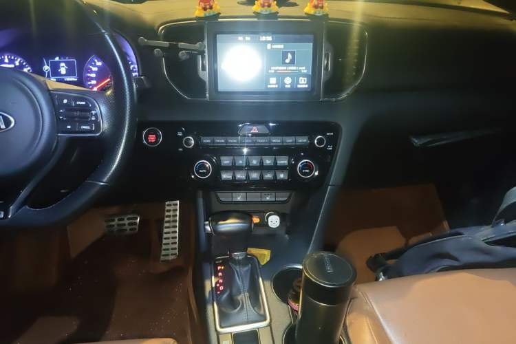 Used Kia KX5 2017 1.6T Automatic Two-Wheel Drive 15th Anniversary Special Edition DLX Audio And AC Panel