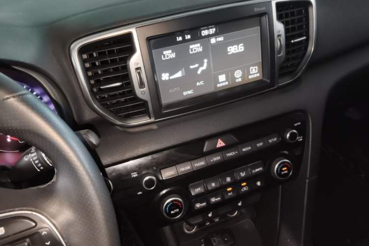 Used Kia KX5 2017 1.6T Automatic Two-Wheel Drive 15th Anniversary Special Edition DLX Audio And AC Panel