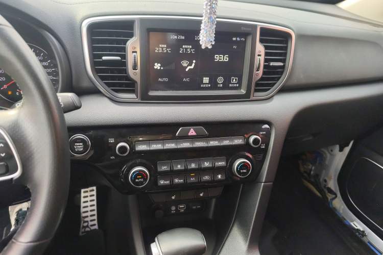 Used Kia KX5 2017 1.6T Automatic Two-Wheel Drive 15th Anniversary Special Edition DLX Audio And AC Panel