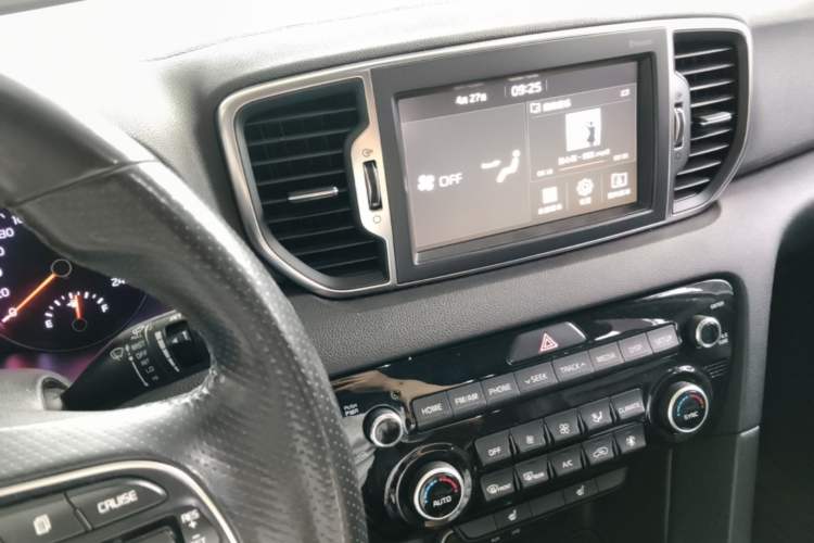 Used Kia KX5 2017 1.6T Automatic Two-Wheel Drive 15th Anniversary Special Edition DLX Audio And AC Panel