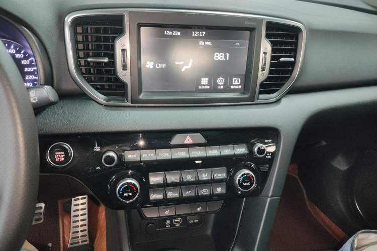 Used Kia KX5 2017 1.6T Automatic Two-Wheel Drive 15th Anniversary Special Edition DLX Audio And AC Panel