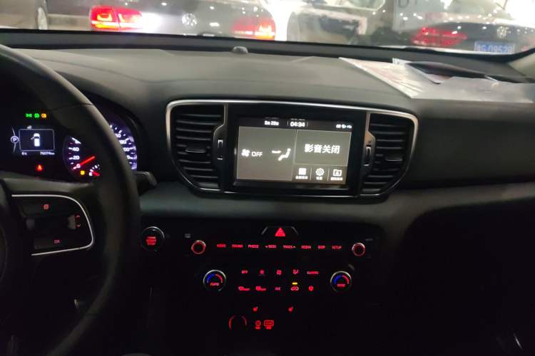 Used Kia KX5 2017 1.6T Automatic Two-Wheel Drive 15th Anniversary Special Edition DLX Audio And AC Panel