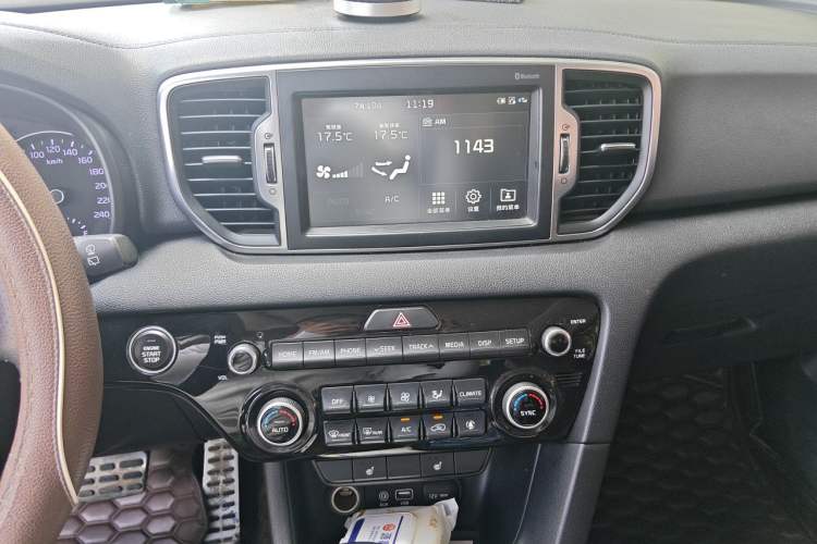 Used Kia KX5 2017 1.6T Automatic Two-Wheel Drive 15th Anniversary Special Edition DLX Audio And AC Panel