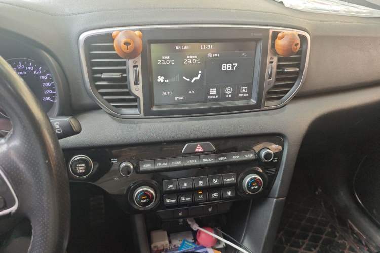 Used Kia KX5 2017 1.6T Automatic Two-Wheel Drive 15th Anniversary Special Edition DLX Audio And AC Panel