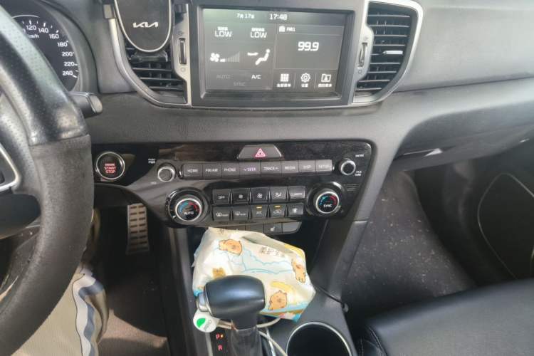 Used Kia KX5 2017 1.6T Automatic Two-Wheel Drive 15th Anniversary Special Edition DLX Audio And AC Panel