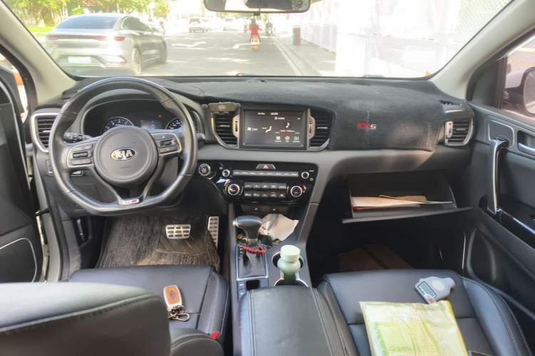 Used Kia KX5 2017 1.6T Automatic Two-Wheel Drive 15th Anniversary Special Edition DLX Center Console