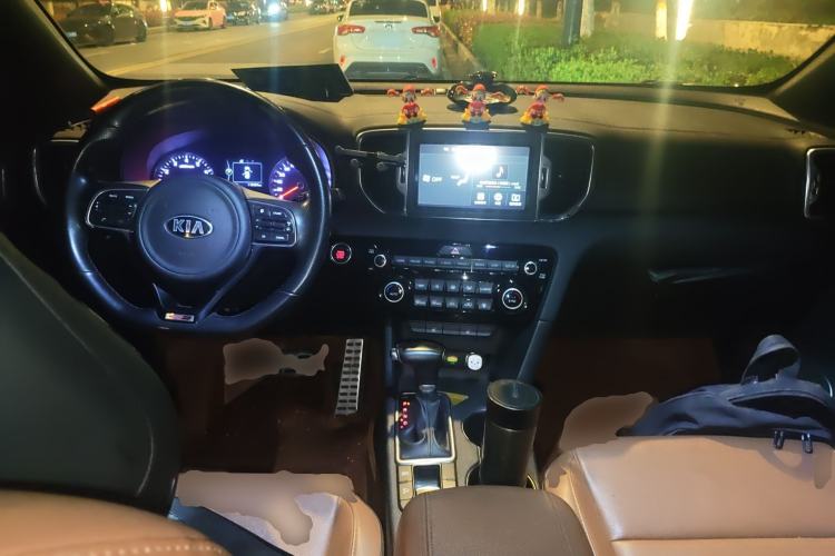Used Kia KX5 2017 1.6T Automatic Two-Wheel Drive 15th Anniversary Special Edition DLX Center Console