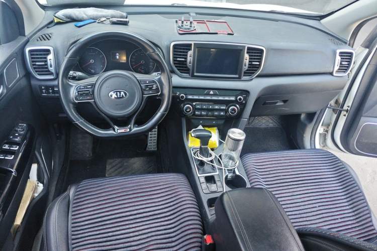 Used Kia KX5 2017 1.6T Automatic Two-Wheel Drive 15th Anniversary Special Edition DLX Center Console