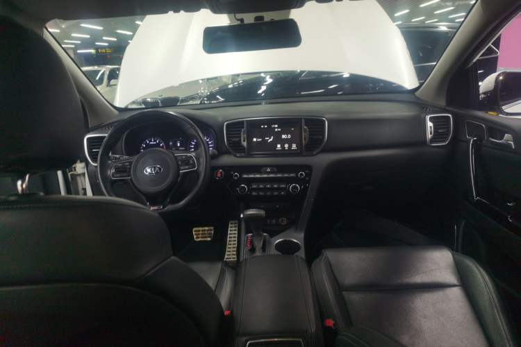 Used Kia KX5 2017 1.6T Automatic Two-Wheel Drive 15th Anniversary Special Edition DLX Center Console