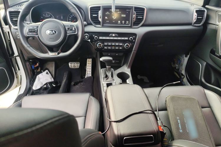 Used Kia KX5 2017 1.6T Automatic Two-Wheel Drive 15th Anniversary Special Edition DLX Center Console