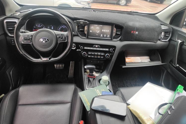 Used Kia KX5 2017 1.6T Automatic Two-Wheel Drive 15th Anniversary Special Edition DLX Center Console
