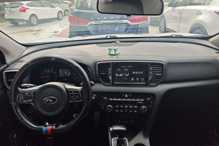 Used Kia KX5 2017 1.6T Automatic Two-Wheel Drive 15th Anniversary Special Edition DLX Center Console