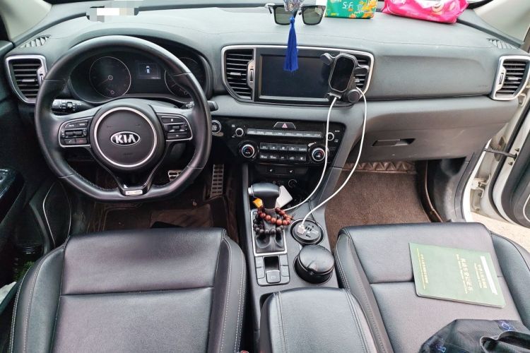 Used Kia KX5 2017 1.6T Automatic Two-Wheel Drive 15th Anniversary Special Edition DLX Center Console
