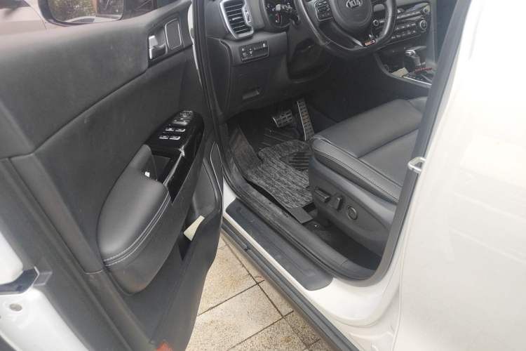 Used Kia KX5 2017 1.6T Automatic Two-Wheel Drive 15th Anniversary Special Edition DLX Driver Seat