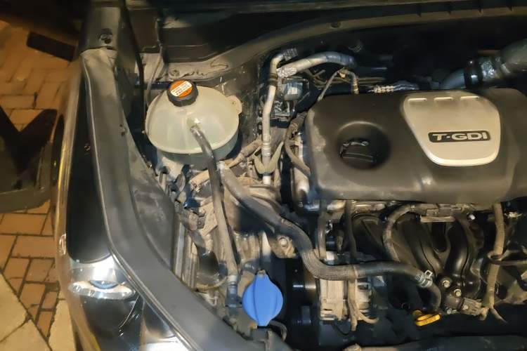 Used Kia KX5 2017 1.6T Automatic Two-Wheel Drive 15th Anniversary Special Edition DLX Engine Bay Right