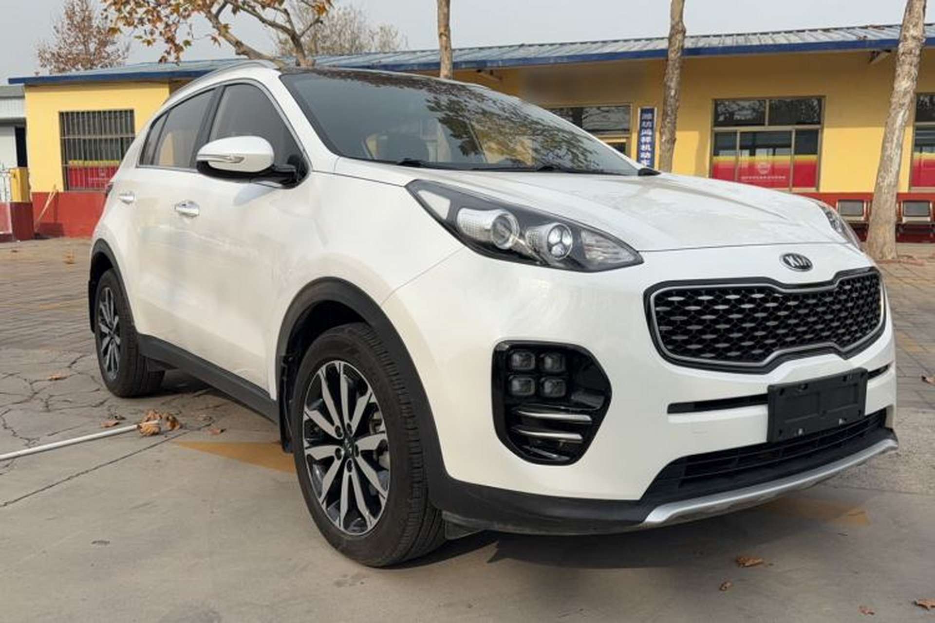 Used Kia KX5 2017 1.6T Automatic Two-Wheel Drive 15th Anniversary Special Edition DLX Exterior 2