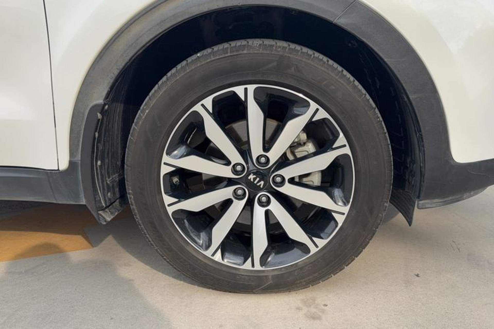 Used Kia KX5 2017 1.6T Automatic Two-Wheel Drive 15th Anniversary Special Edition DLX Exterior 3