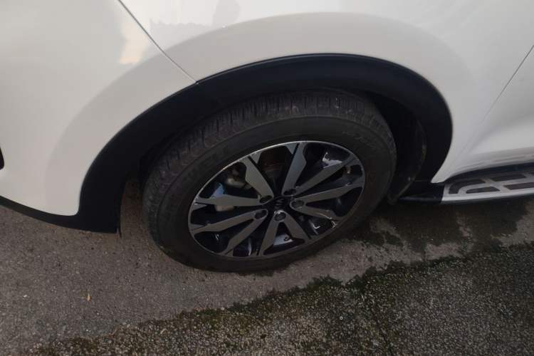 Used Kia KX5 2017 1.6T Automatic Two-Wheel Drive 15th Anniversary Special Edition DLX Exterior 4