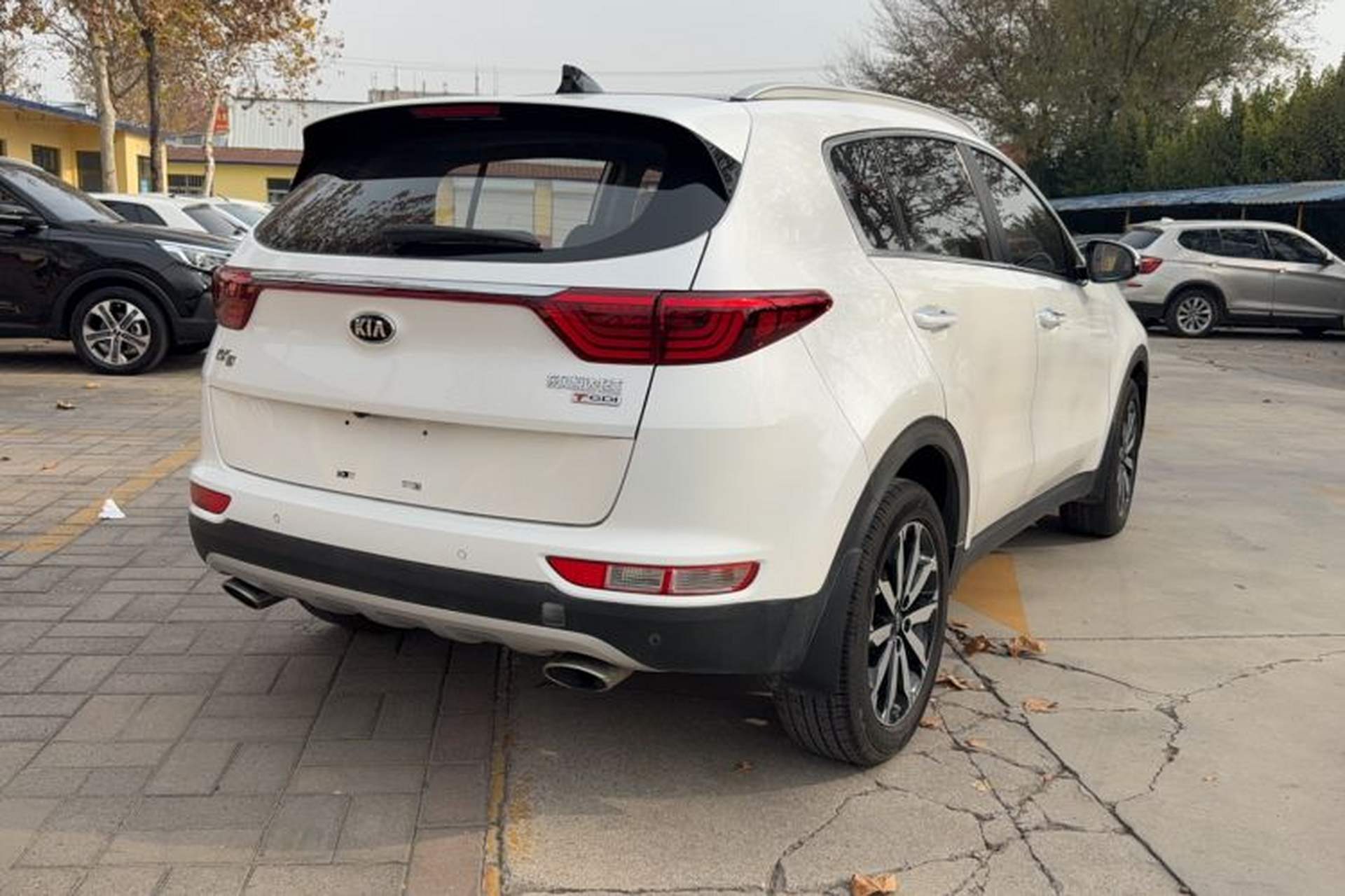 Used Kia KX5 2017 1.6T Automatic Two-Wheel Drive 15th Anniversary Special Edition DLX Exterior 4