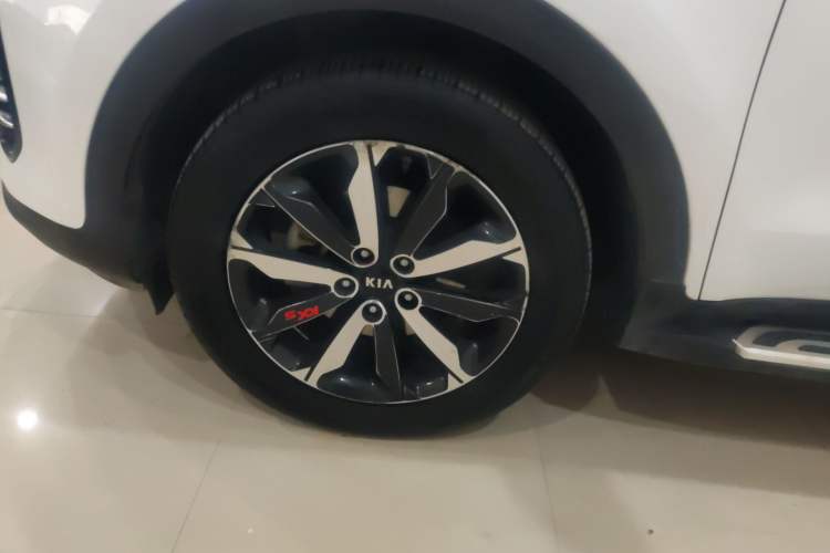 Used Kia KX5 2017 1.6T Automatic Two-Wheel Drive 15th Anniversary Special Edition DLX Exterior 4