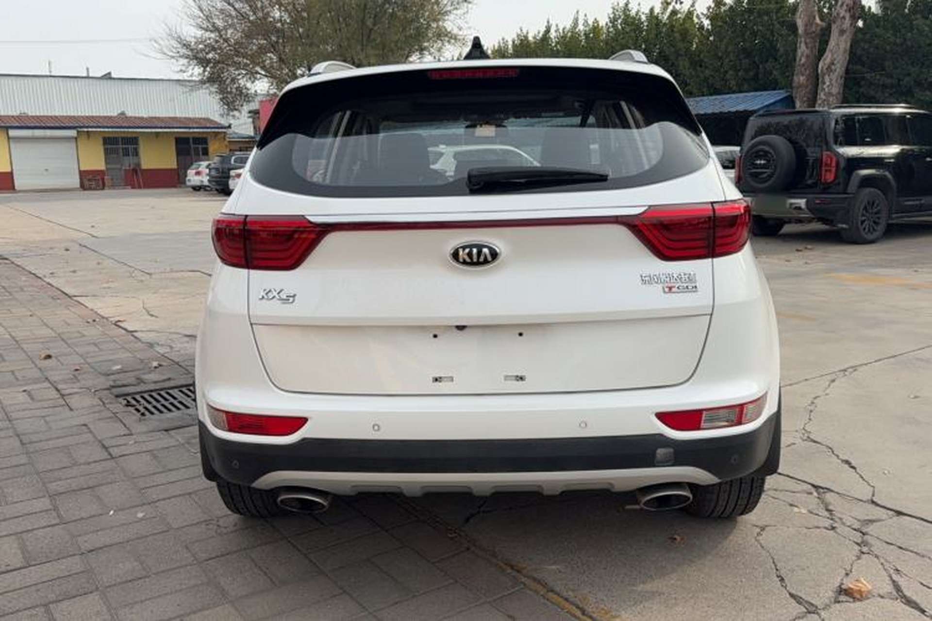 Used Kia KX5 2017 1.6T Automatic Two-Wheel Drive 15th Anniversary Special Edition DLX Exterior 5