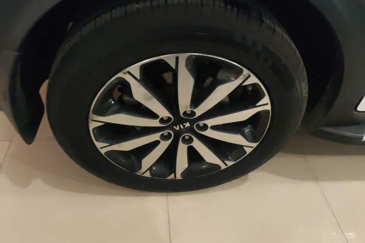 Used Kia KX5 2017 1.6T Automatic Two-Wheel Drive 15th Anniversary Special Edition DLX Exterior 5