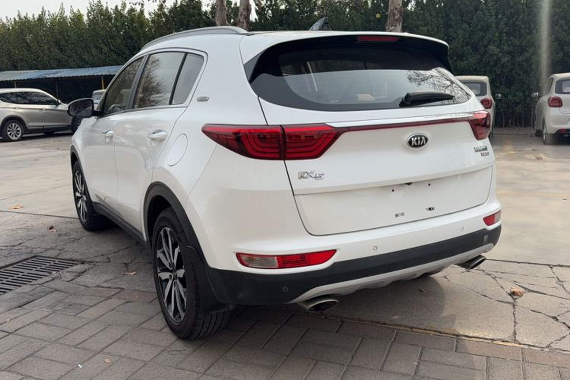 Used Kia KX5 2017 1.6T Automatic Two-Wheel Drive 15th Anniversary Special Edition DLX Exterior 6