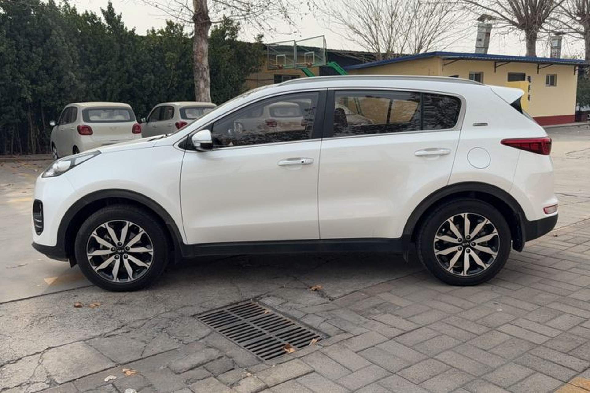 Used Kia KX5 2017 1.6T Automatic Two-Wheel Drive 15th Anniversary Special Edition DLX Exterior 7