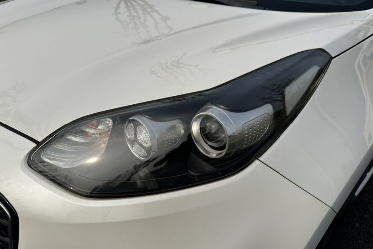 Used Kia KX5 2017 1.6T Automatic Two-Wheel Drive 15th Anniversary Special Edition DLX Exterior 8