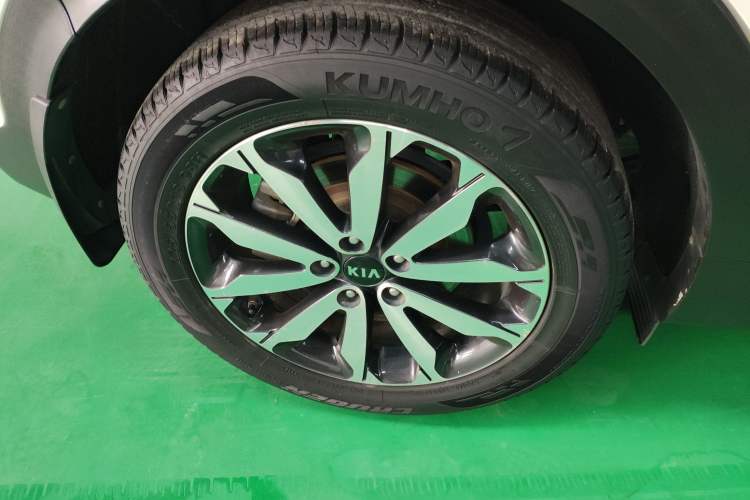 Used Kia KX5 2017 1.6T Automatic Two-Wheel Drive 15th Anniversary Special Edition DLX Exterior 8