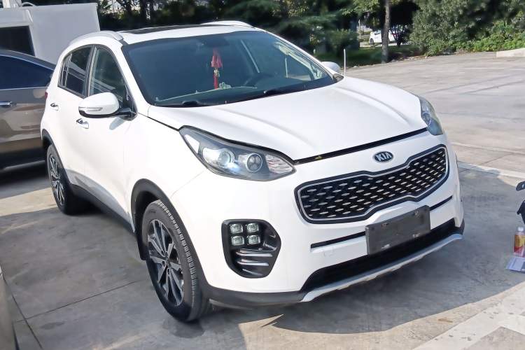 Used Kia KX5 2017 1.6T Automatic Two-Wheel Drive 15th Anniversary Special Edition DLX Front Right 45 Deg