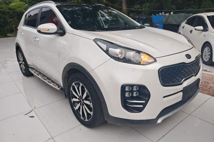 Used Kia KX5 2017 1.6T Automatic Two-Wheel Drive 15th Anniversary Special Edition DLX Front Right 45 Deg