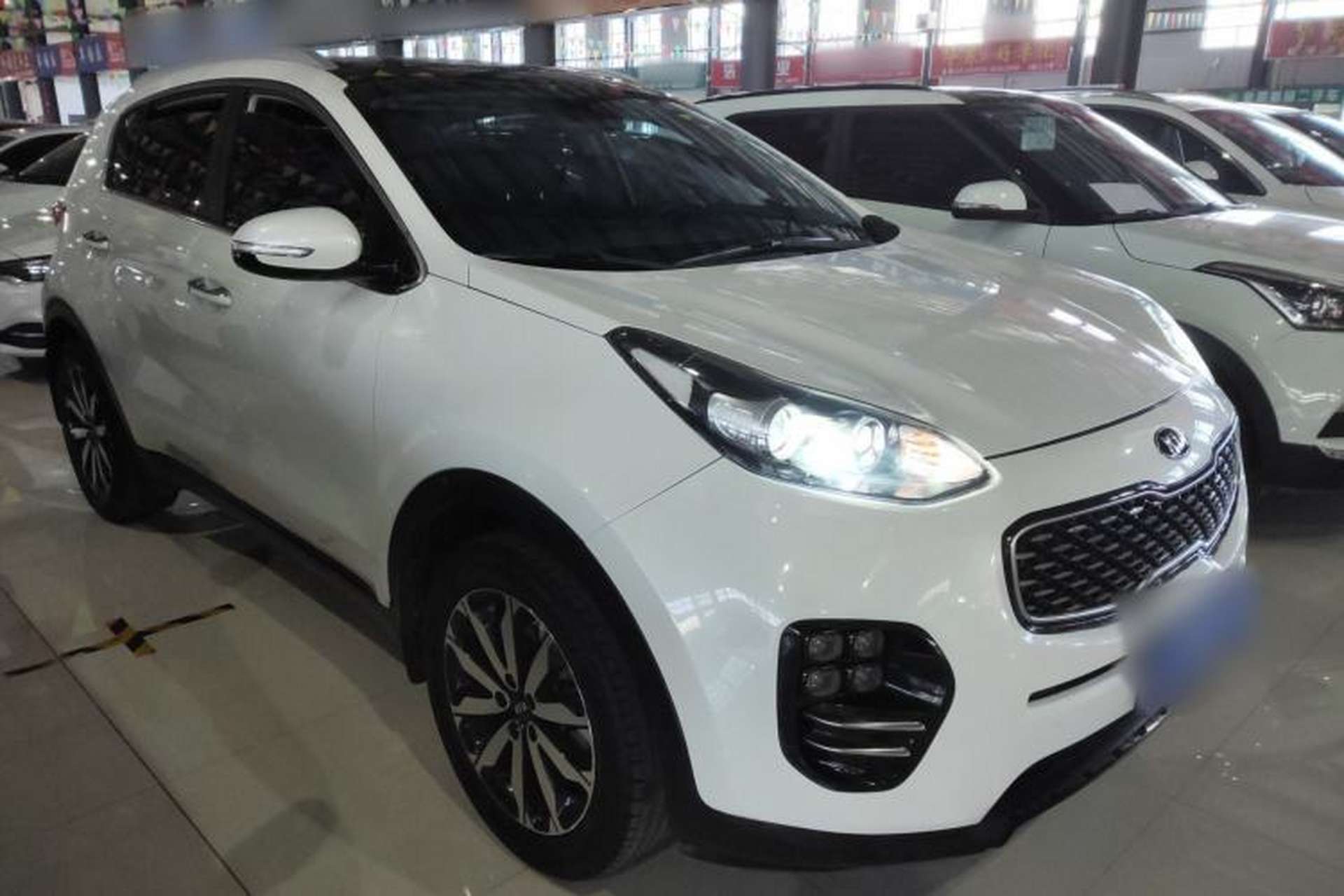Used Kia KX5 2017 1.6T Automatic Two-Wheel Drive 15th Anniversary Special Edition DLX Front Right 45 Deg