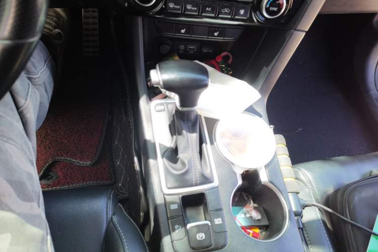 Used Kia KX5 2017 1.6T Automatic Two-Wheel Drive 15th Anniversary Special Edition DLX Gear Lever