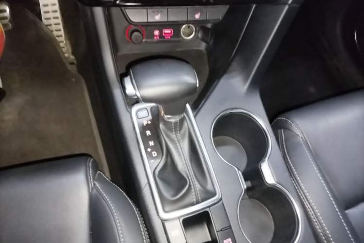 Used Kia KX5 2017 1.6T Automatic Two-Wheel Drive 15th Anniversary Special Edition DLX Gear Lever