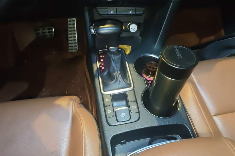 Used Kia KX5 2017 1.6T Automatic Two-Wheel Drive 15th Anniversary Special Edition DLX Gear Lever