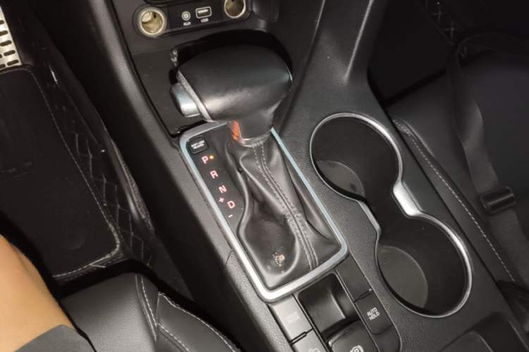 Used Kia KX5 2017 1.6T Automatic Two-Wheel Drive 15th Anniversary Special Edition DLX Gear Lever
