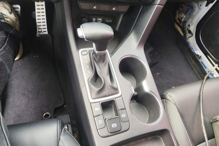 Used Kia KX5 2017 1.6T Automatic Two-Wheel Drive 15th Anniversary Special Edition DLX Gear Lever