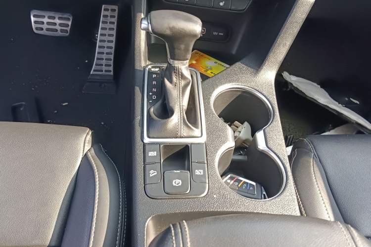 Used Kia KX5 2017 1.6T Automatic Two-Wheel Drive 15th Anniversary Special Edition DLX Gear Lever