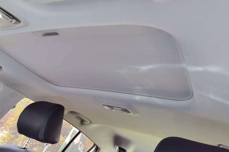 Used Kia KX5 2017 1.6T Automatic Two-Wheel Drive 15th Anniversary Special Edition DLX Headliner