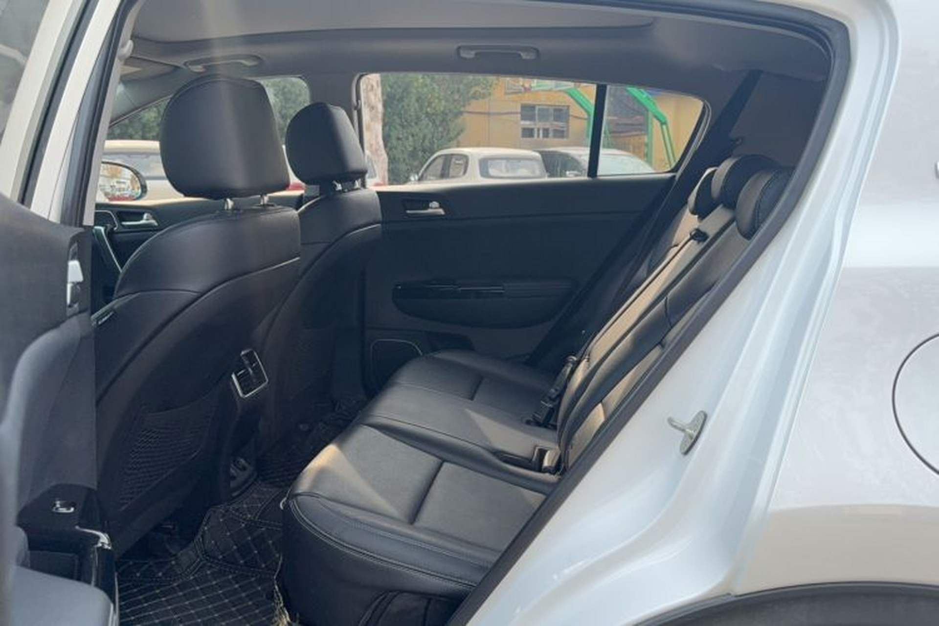 Used Kia KX5 2017 1.6T Automatic Two-Wheel Drive 15th Anniversary Special Edition DLX Interior 2
