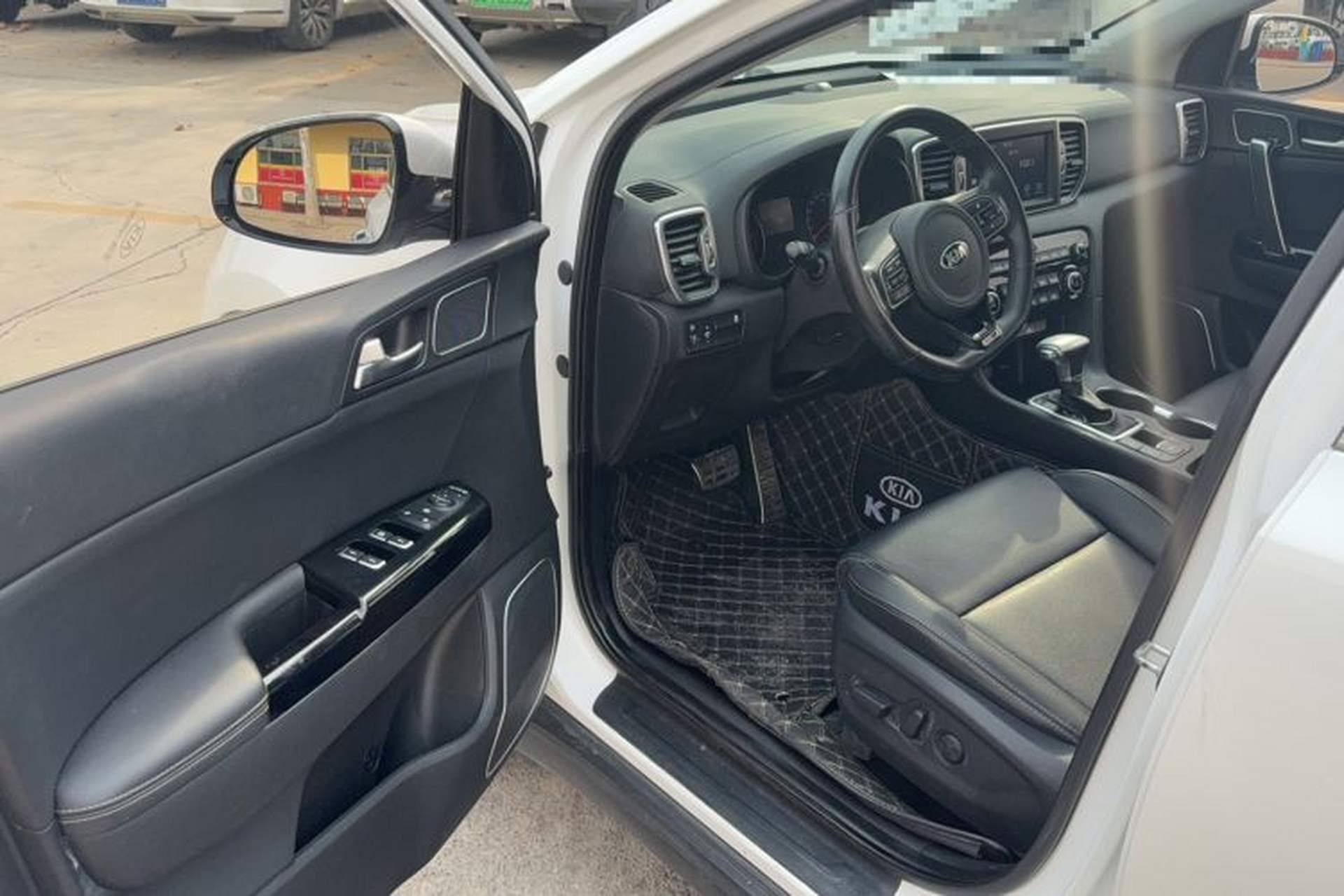 Used Kia KX5 2017 1.6T Automatic Two-Wheel Drive 15th Anniversary Special Edition DLX Interior 3