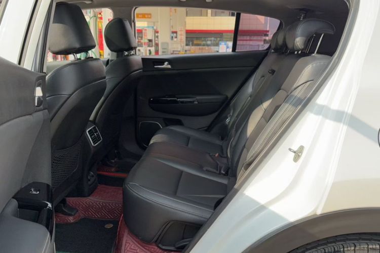 Used Kia KX5 2017 1.6T Automatic Two-Wheel Drive 15th Anniversary Special Edition DLX Interior 5